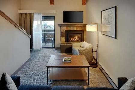 DoubleTree by Hilton - 57