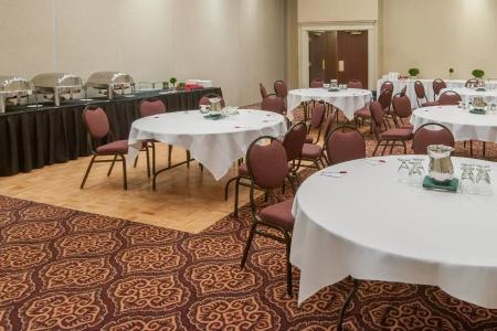 Ramada Plaza Airport and Conference Centre - 32