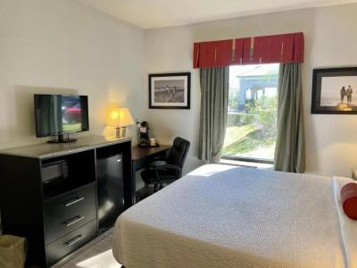 Days Inn & Suites by Wyndham - 52