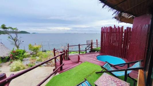 Paree Hut - 81