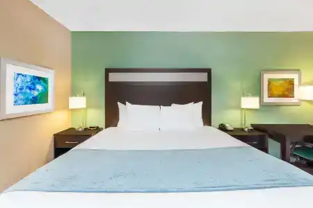 Baymont by Wyndham Center - 4
