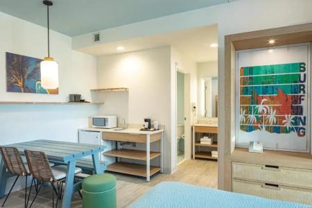Universal’s Endless Summer Resort – Dockside Inn and Suites - 16