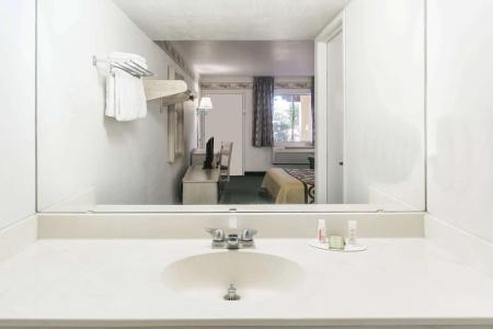 Super 8 by Wyndham - 6