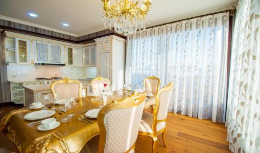 Royal Residence - 76