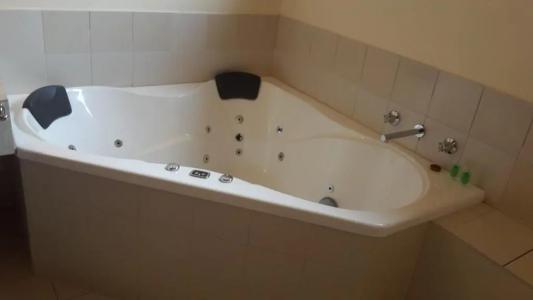 St Georges Motor Inn - 85
