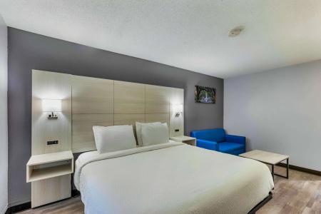 Days Inn by Wyndham Savannah Gateway I-95 - 4