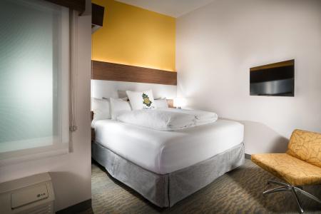 Staypineapple, Z, Gaslamp San Diego - 15