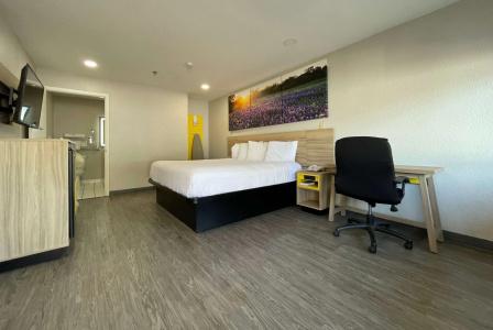 Days Inn by Wyndham San Antonio Northwest/Seaworld - 3