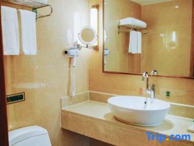 Econo Inn & Suites - 62