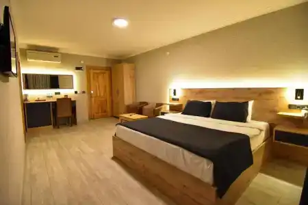 Sandal Otel - 69