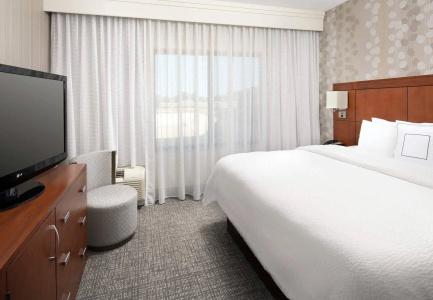 Courtyard by Marriott - 4