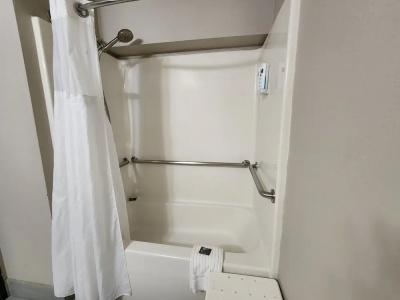 Country Inn & Suites by Radisson, West, KS - 41