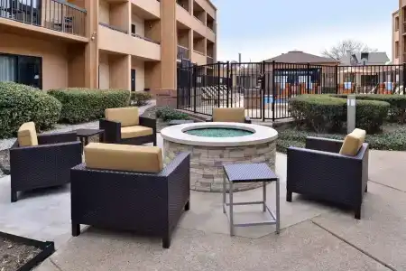 Courtyard by Marriott Dallas Northwest - 24