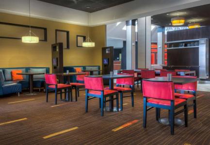 Courtyard by Marriott - 27