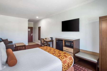 Rodeway Inn & Suites - - 3