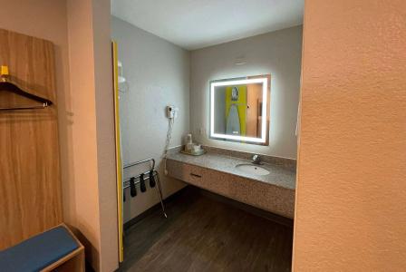 Days Inn by Wyndham San Antonio Northwest/Seaworld - 4