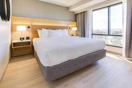 Radisson Phoenix Airport - 2