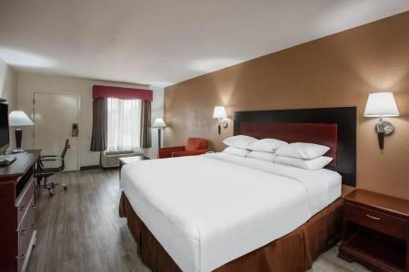 Days Inn & Suites by Wyndham - 17