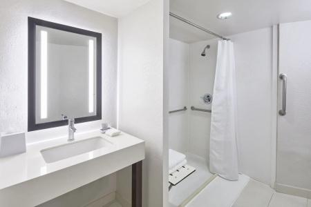 Four Points by Sheraton Downtown - 9