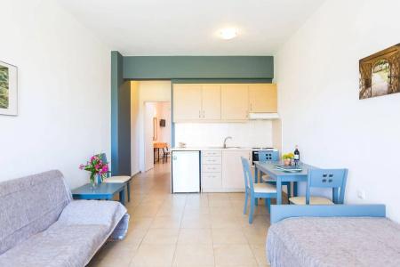 Yiannis - 20