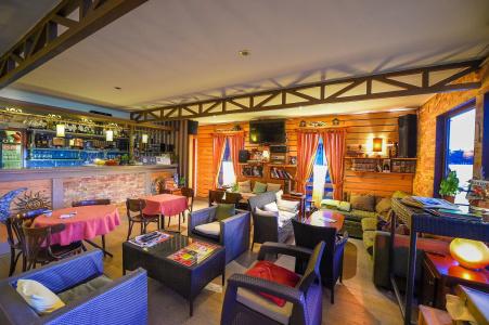 San Art Floating Hostel & - 14