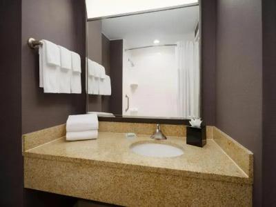 Courtyard by Marriott Waikiki Beach - 32