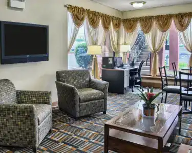 Quality Inn-Central Park Area - 7