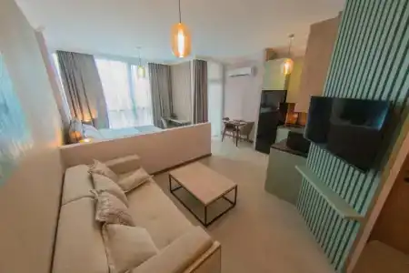 Season Suite Apart - 41