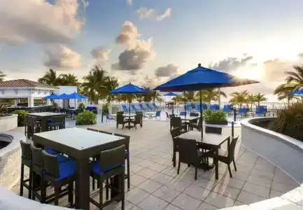 Courtyard by Marriott Fort Lauderdale Beach - 34
