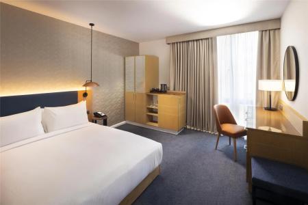 Hilton Garden Inn Bristol City Centre - 54
