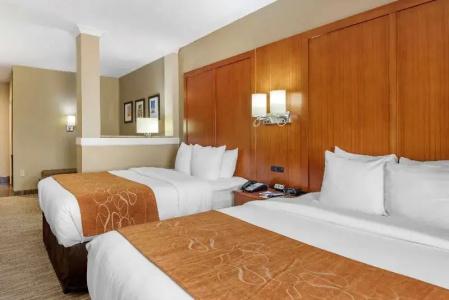 Comfort Suites - University - 36