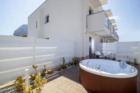 Sundeck - 21