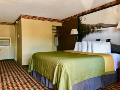 Super 8 by Wyndham/Downtown - 23