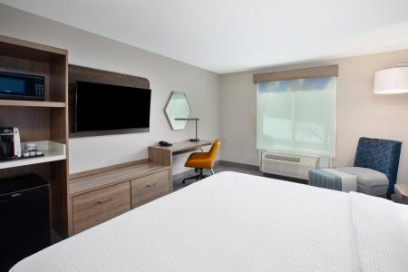 Holiday Inn Express & Suites-North, An Ihg - 35