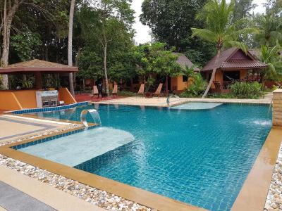 Lanta Pearl Beach Resort - 27