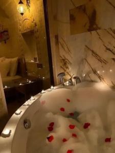 Calypso Cave Suites - 45