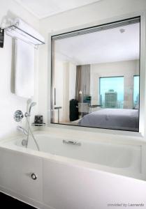 Crowne Plaza Tel Aviv City Center, An Ihg - 10