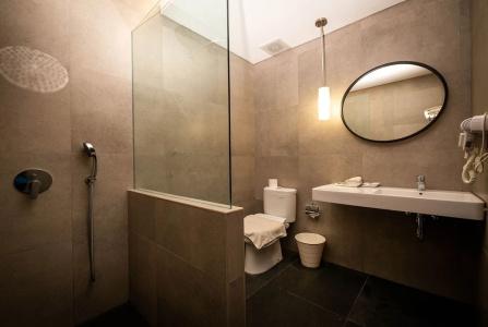 Yulia Beach Inn Kuta - 62