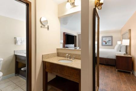 Wyndham Riverfront - 15