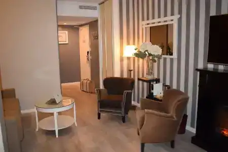 Le Trophée By m hôTel Spa - 77