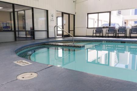 Ramada Plaza by Wyndham Virginia Beach - 16