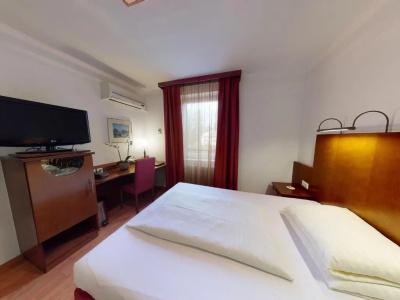 Via Roma - 18