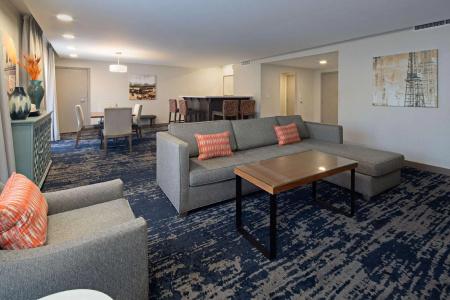DoubleTree by Hilton - 51