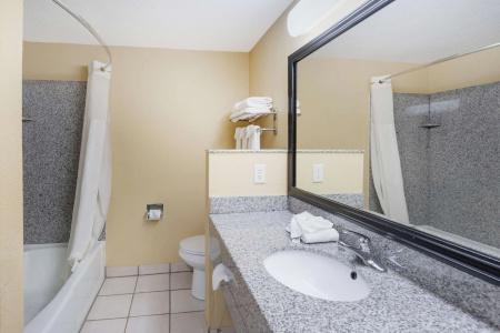 Quality Inn & Suites University Area - 42