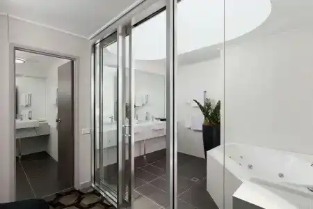 Rydges - 45