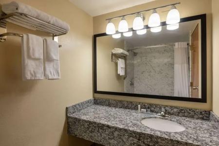 AmericInn by Wyndham North - 48