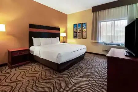 La Quinta Inn by Wyndham near Cedar Point - 51