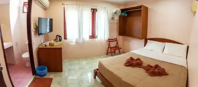 Hugs Guesthouse - 30