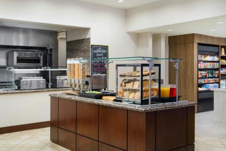 Hilton Garden Inn Airport - 43
