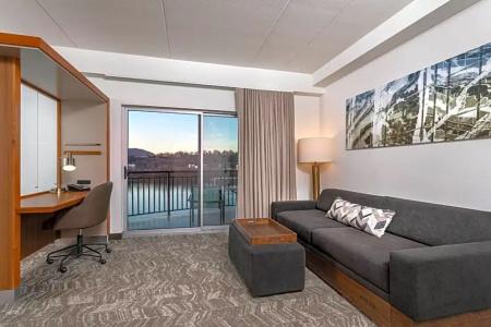 SpringHill Suites by Marriott Downtown/Cameron Harbor - 36